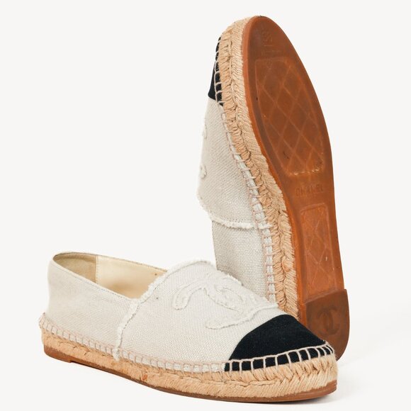 Chanel Fraying CC Textile Espadrille Flats in White and Black - Picture 5 of 10